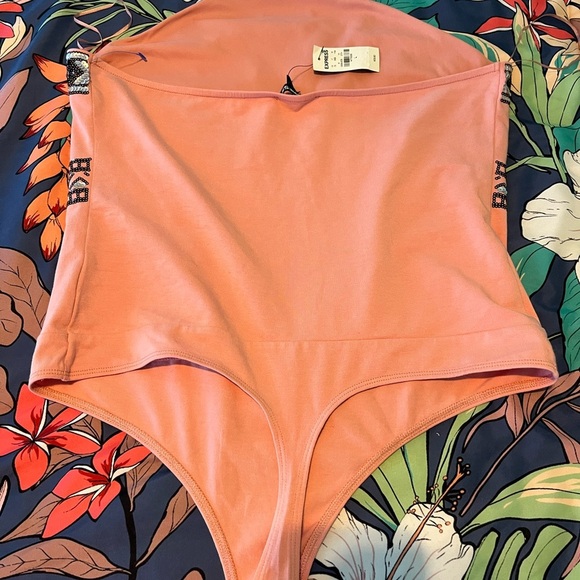 Express sequin design thong bodysuit. - Picture 4 of 4